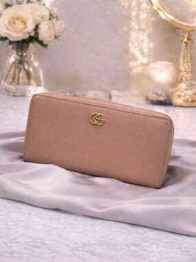 Gucci  Leather Zip Around Wallet.